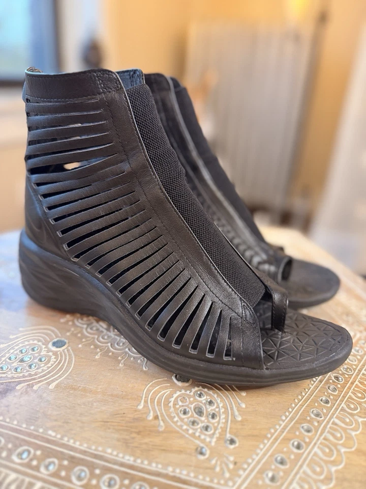 Sandalia de cuña Nike Lunarsandiator Sky Hi negra para mujer EE. UU. 8 muy buen estado Foto 1 de 4