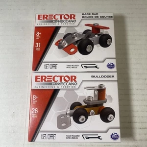Dos modelos de erector de Meccano coche de carreras y bulldozer - Imagen 1 de 2