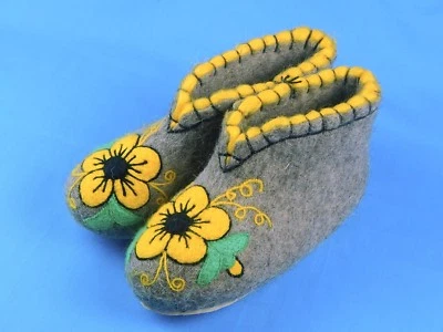 Zapatillas de invierno 100 % fieltro de lana hechas a mano bordadas botas casa zapatos Valenki Foto 1 de 4