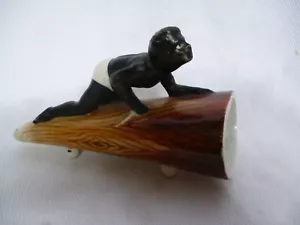 Jarrón reclinable raro Art Deco jarrón tronco de árbol con hombre de color que se arrastra - Imagen 1 de 8