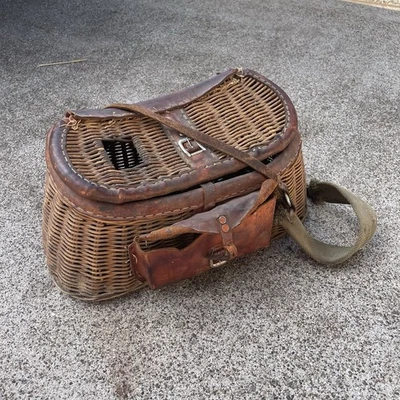 Cesta de trucha creel de pesca de mimbre de colección ribete de cuero necesita reparación Foto 1 de 4