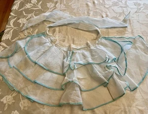 Medio delantal vintage años 50 capas gasa organza bebé azul ribete de tubería - Imagen 1 de 5