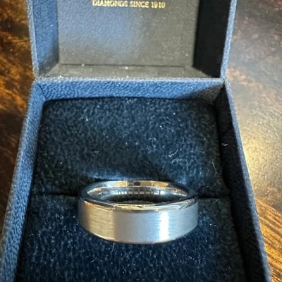 Anillo Triton Tungston Carburo Acero Talla 7.5 GRAN REGALO Ventas al por menor $375 Foto 1 de 3