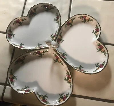 Vintage 1962 Royal Albert Old Country Roses Divided Heart Serving Tray 22k Trim - Image 1 of 4