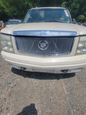 Grille Without Collectors Edition Fits 02-06 ESCALADE 1611350 - Image 1 of 4