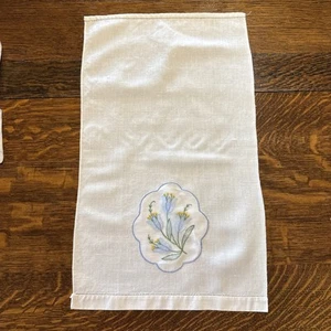 Vintage Linen Embroidered Decorative Hand Towel 18.5” x 11” - Picture 1 of 7