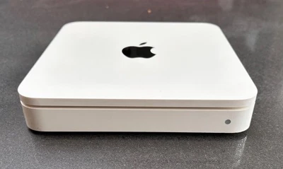 Apple Time Capsule A1355 – 2TB Wireless Backup & Wi-Fi Base Station - Image 1 of 4