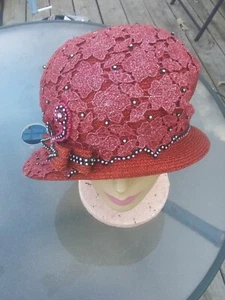 Cappello formale Ms. Divine rosso glitter strass applique floreale chiesa matrimonio - Foto 1 di 9