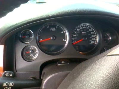 Medidor de velocímetro usado serve: 2011 Chevrolet Silverado 3500 picape painel MPH EUA - Imagem 1 de 4