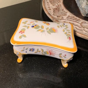HB Henriot Quimper Fayence 4 3/8" Trinkset Box mit Füßen Sammlung des Museums Frankreich - Bild 1 von 13
