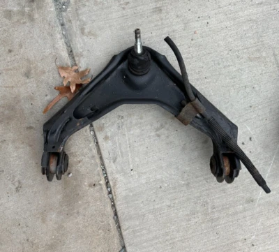 Juego de brazos de control superiores y rótula Chevy Silverado GMC 1500 HD 2001-06 delanteros Foto 1 de 4