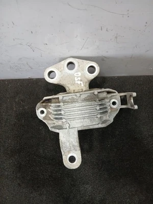 VAUXHALL ZAFIRA TOURER MK3 O/S DRIVER SIDE RIGHT FRONT GEARBOX MOUNT - Image 1 of 4