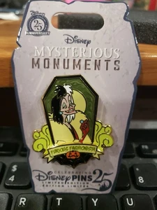 Spilla Halloween Disney Monumenti Misteriosi Crudelia De Vil Edizione Limitata 2025 - Foto 1 di 1