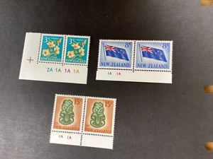 NEW ZEALAND NHM SELECTION PLATE PAIRS-1970/6 PICTORIALS REF S 105 - Picture 1 of 1