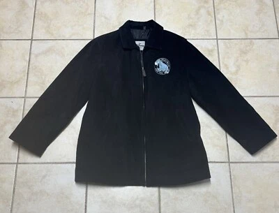 De Colección The Disney Store Eeyore Chaqueta de Cuero Gamuza Negra X-L Bordada Cremallera Frontal Foto 1 de 4