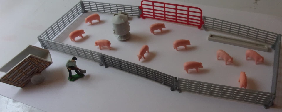 1/64 Ertl Pink Pig Expansion Pack - Image 1 of 1