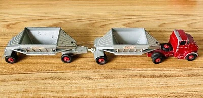 Vintage 1964 Lesney Matchbox King Size K-4 Fruehauf Hopper Train Red Semi Truck - Image 1 of 4