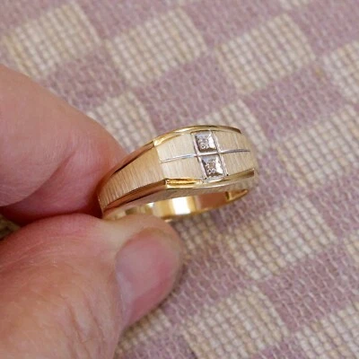 NUEVO ANILLO DE DIAMANTES EXTRAÍDOS GENUINOS DE ORO AMARILLO DE DIEZ QUILATES PARA HOMBRE (TALLA DIEZ) Foto 1 de 4