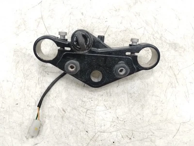 Interruptor de ignição 2016 Moto Guzzi V7 II Stornello Top árvore tripla trava e chave - Imagem 1 de 4