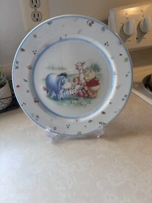 SIMPLY POOH Disney 11" Prato de Jantar Winnie The Pooh Eeyore Leitão Tigre - Imagem 1 de 2