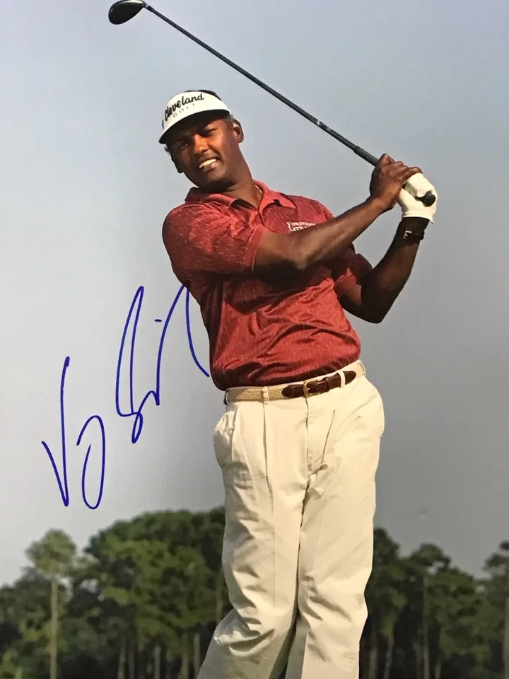 Foto 8x10 firmada por Vijay Singh Swing Club Foto 1 de 1