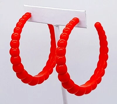 Brincos de 2 polegadas de acrílico com argola larga de plástico textura frisada cor vermelha #3 - Imagem 1 de 4