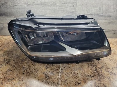 Faro halógeno Volkswagen Tiguan 2018 19 20 2021 con LED derecho Taiwán  Foto 1 de 4