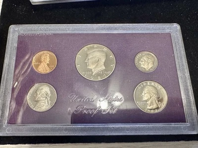 1987 US PROOF MINT SET - Brilliant Uncirculated - Mirror Shine (no 90% Silver) - Image 1 of 2