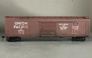 Roundhouse - Union Pacific - 50' S/D Box Car + Wgt # 500023 - Picture 1 of 6