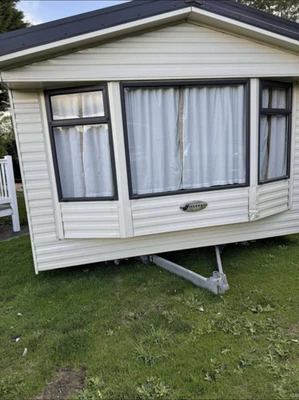 38x12 Willerby Westmorland Caravan Tile Pitch - Image 1 of 4