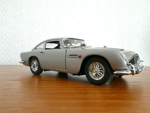 James Bond 007 Aston Martin 1/24 scale model by Danbury Mint, good condition. - Picture 1 of 24