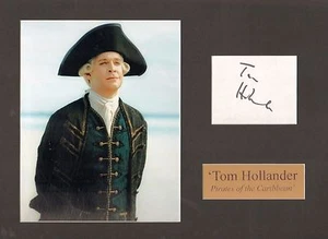 TOM HOLLANDER - Piratas del Caribe - TARJETA FIRMADA A MANO EN UNA PANTALLA ENMARAÑADA - Imagen 1 de 2