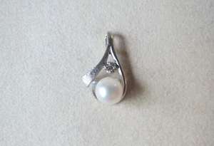 14 Karat Weißgold Perle & Diamant Anhänger 1,42 Gramm - Bild 1 von 9