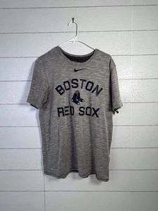 Nike MLB Boston Red Sox T-Shirt Medium Grau Dri Fit Athletic Cut Kurzarm  - Bild 1 von 4