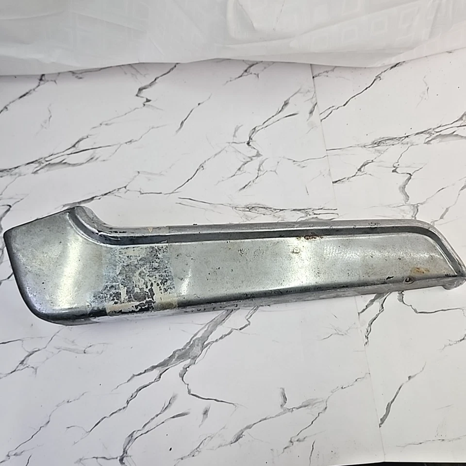 1960 Lincoln Continental Premier destro assento dianteiro almofada inferior cromado acabamento protetor - Imagem 1 de 4