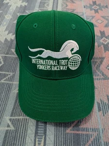 Herren Yonkers Raceway Mütze International Trot grün - Bild 1 von 5