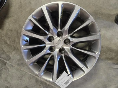 2016-2019 Cadillac CT6 Wheel 19X8.5, Machined (Opt Q6M) Scratches/Scuffs. — 第 1/4 张图片