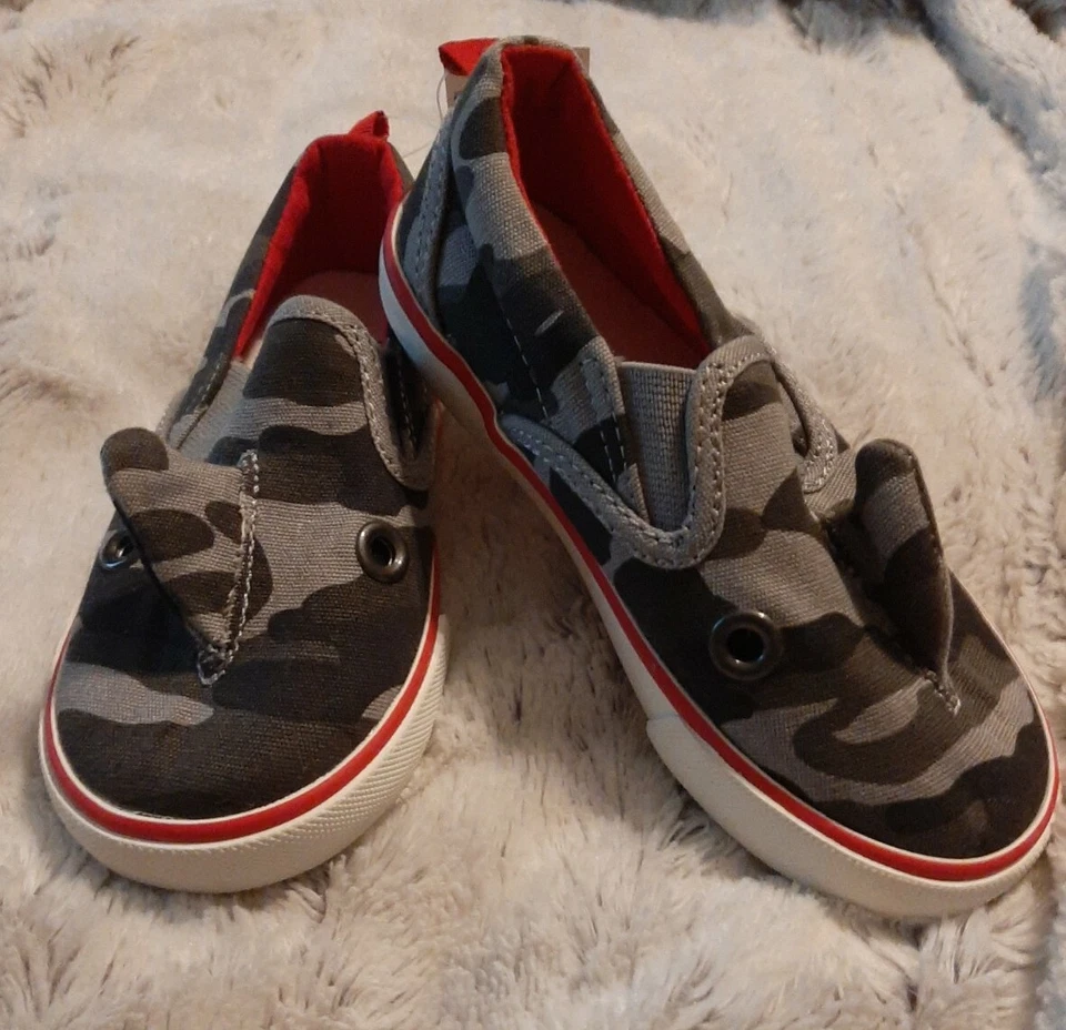Size 8 NEW W/Tags Baby Gap Gray Red Camouflage Shark Fin Slip-On Sneakers Shoes - Image 1 of 4