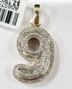 Colgante inicial de diamante número 9 creado en laboratorio redondo de 3 quilates con acabado de oro amarillo de 14 k - Imagen 1 de 9