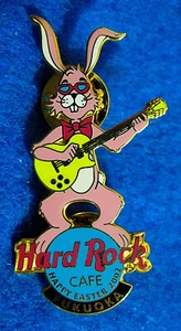 GUITARRA FUKUOKA EASTER RABBIT BUNNY 2002 PAJARITA ROJA 2002 Hard Rock Café PIN LE - Imagen 1 de 1