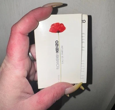 Tamaño de muestra de perfume Flower By Kenzo  Foto 1 de 3