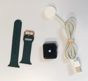 Apple Watch Series 3 Nike+ 38mm A1858 (8GB, Gray, GPS/WiFi) - Scratches, FF - Photo 1 sur 7