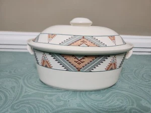 Mikasa Intaglio Santa Fe Oval Casserole w/ Lid 9 1/2" x 7" GUC - Picture 1 of 9