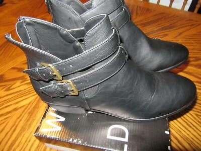 Wild Diva NUEVO EN CAJA 8.5 Negro Imitación Cuero Cremallera Trasera Botas Cortas 1.5" Tacón ¡LINDAS!  Foto 1 de 4