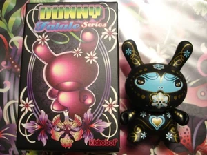 Juguete de vinilo Kidrobot X Catalina Estrada Fatale Dunny Black Chase 1 2 3 4 5 Munny - Imagen 1 de 6
