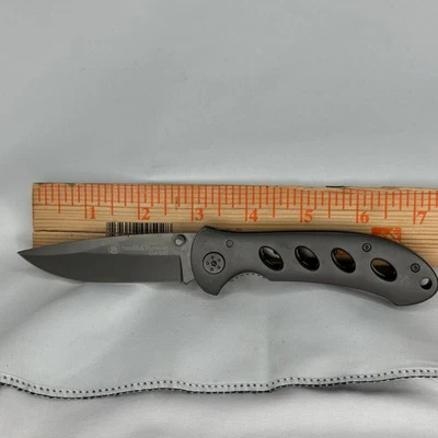 Cuchillo Plegable Smith & Wesson Oasis SW423G Clip de Cinturón Forro Bloqueo Hoja de 3" Usado en Excelente Condición Foto 1 de 3