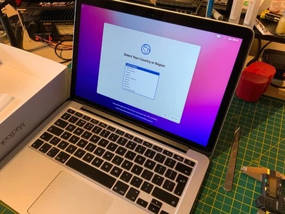 Apple MacBook Pro Retina 13" Intel Core i5  2.90GHz A1502 with original box - Image 1 of 4