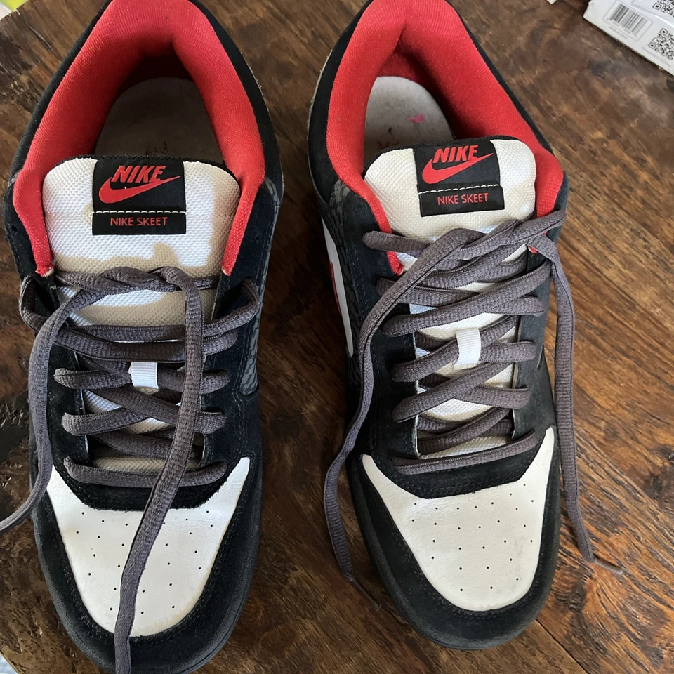 Nike Dunk Skeet 324957 061 Negro Blanco Rojo Zapatos Atléticos de Monopatín para Hombres 12 EE. UU. Foto 1 de 4