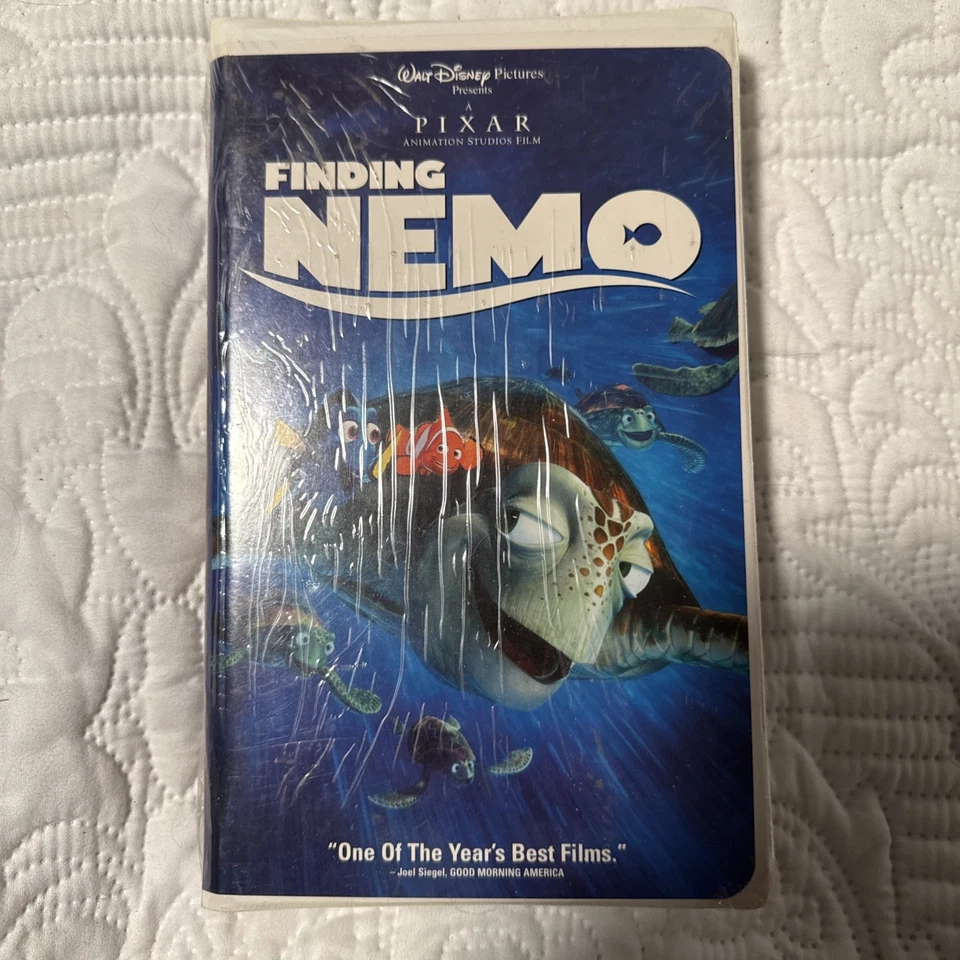 2001 VHS Tape Finding Nemo Walt Disney Pixar Movie Vintage - Image 1 of 4