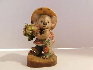 Estatuilla de madera tallada a mano de Anri Sarah Kay titulada "Racimo de miel"" 3" hecha en Italia - Imagen 1 de 5